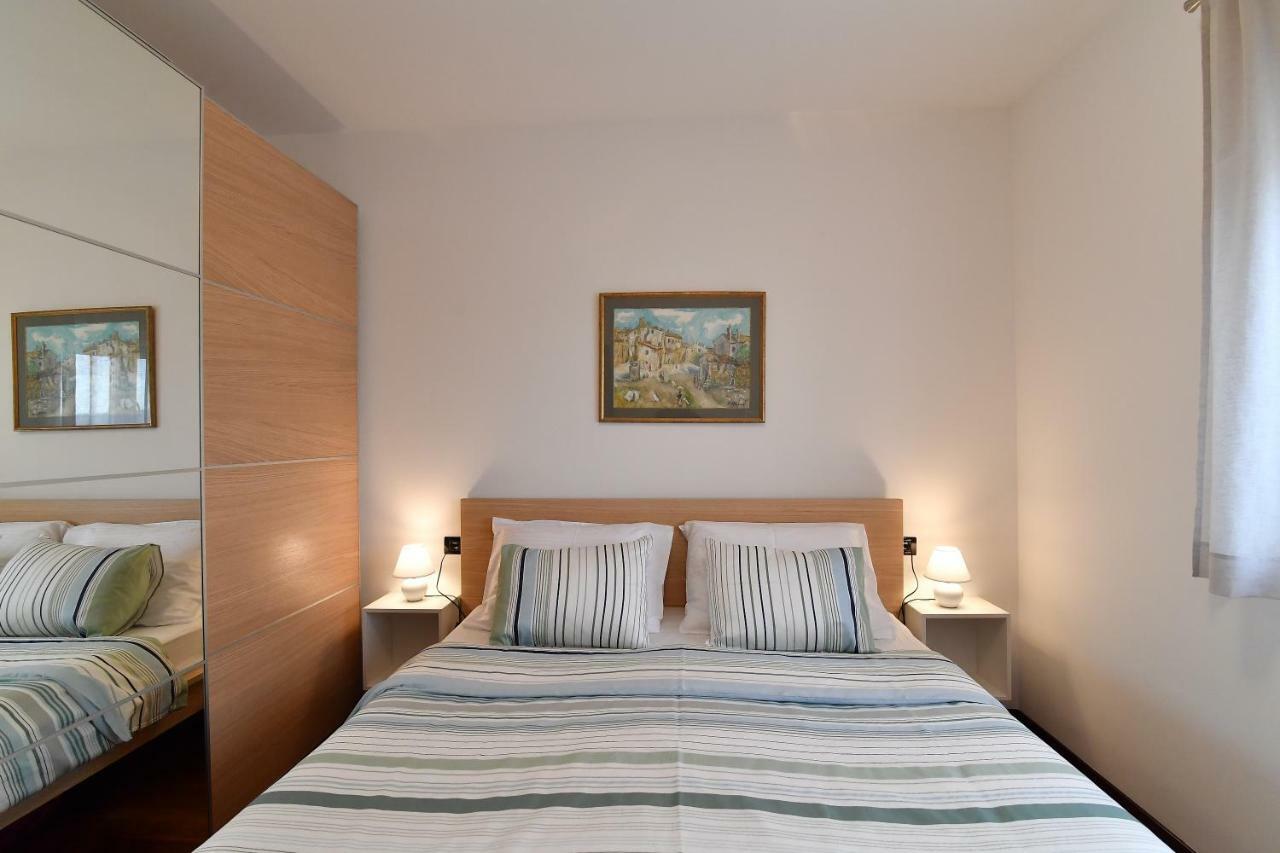City Penthouse Vita Pula Exterior photo