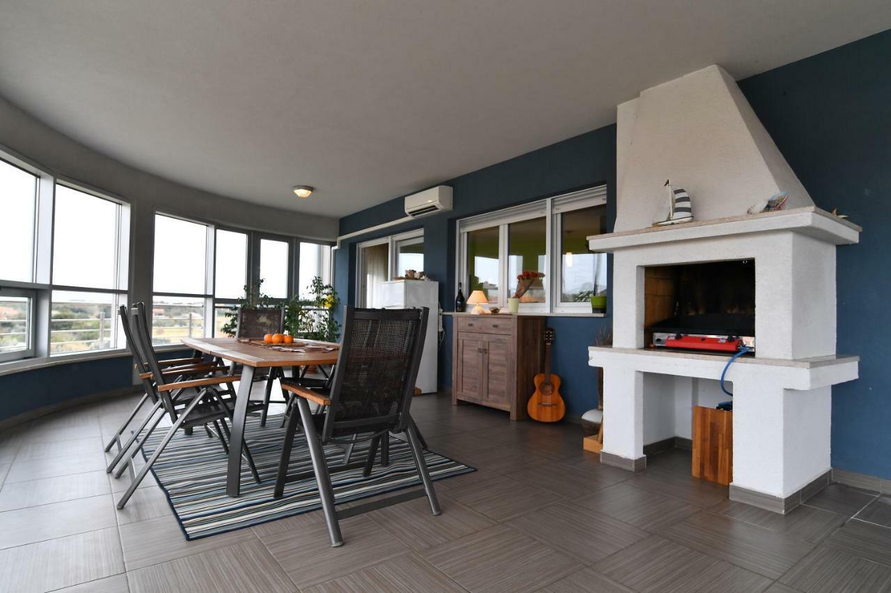 City Penthouse Vita Pula Exterior photo